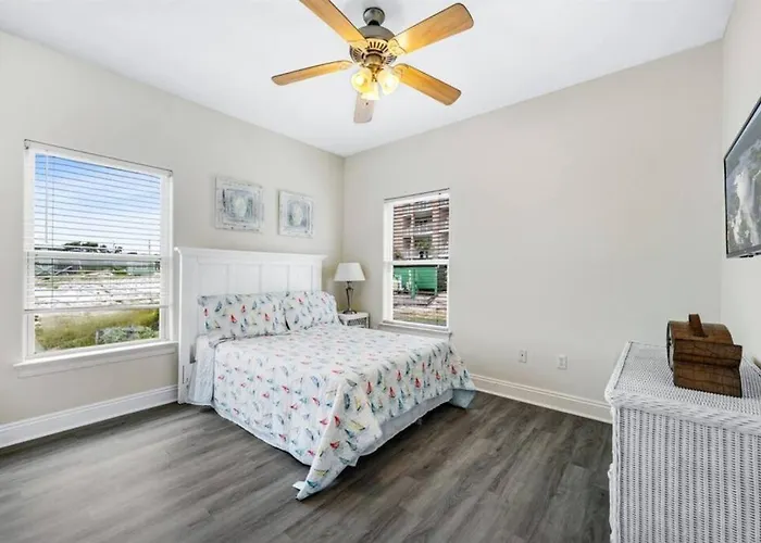 Holiday home Pet Friendly Ft Morgan W/ Views!
